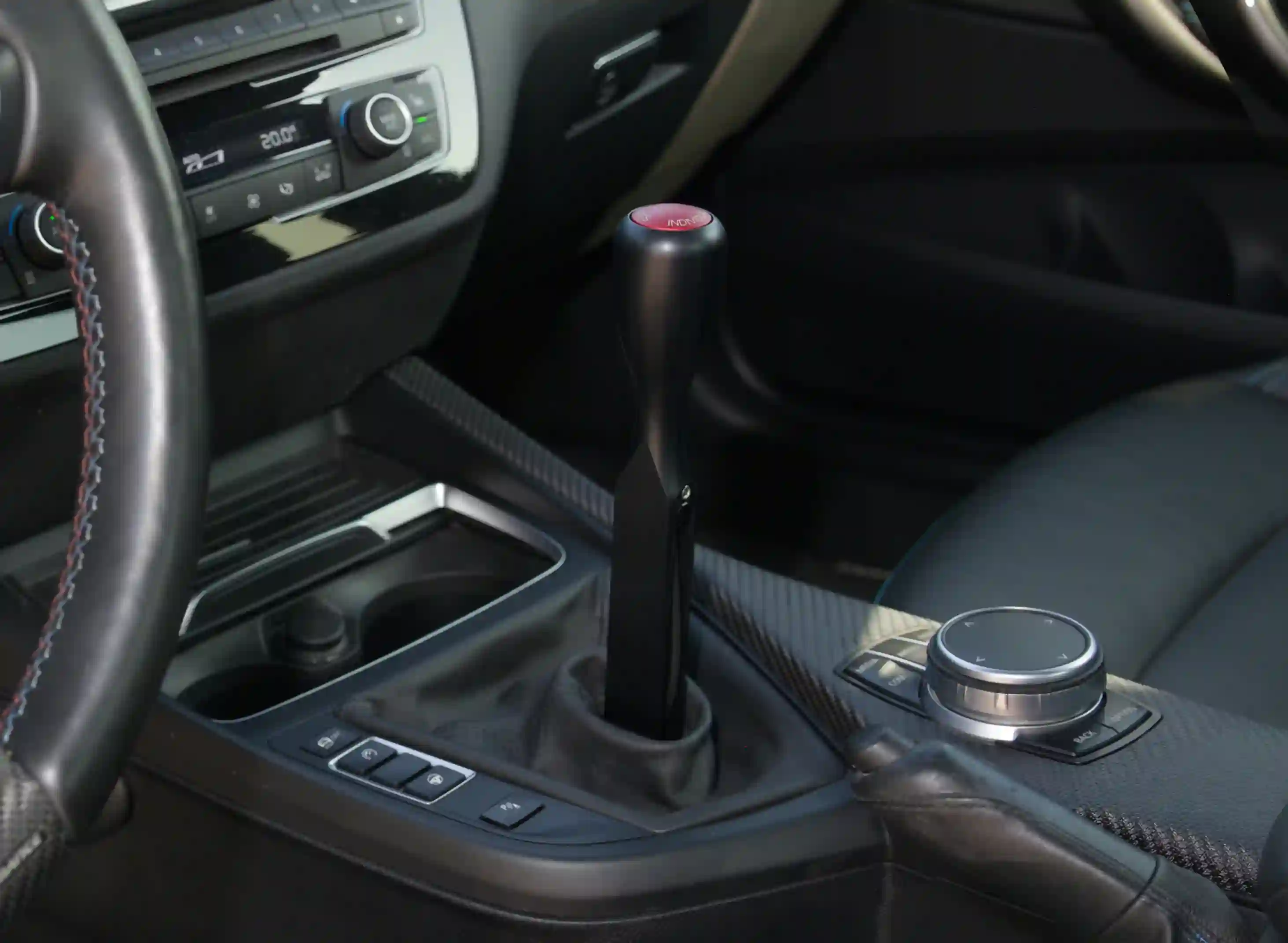 Shortshifter BMW M2 F87, M3 F80, M4 F82 (bolt-on) Zelfcentrerend - Zwart met blauwe knop