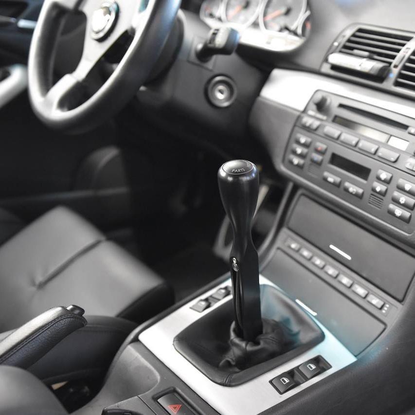 Short shifter BMW E46, E8x, E9x V3 (bolt-on) - Red