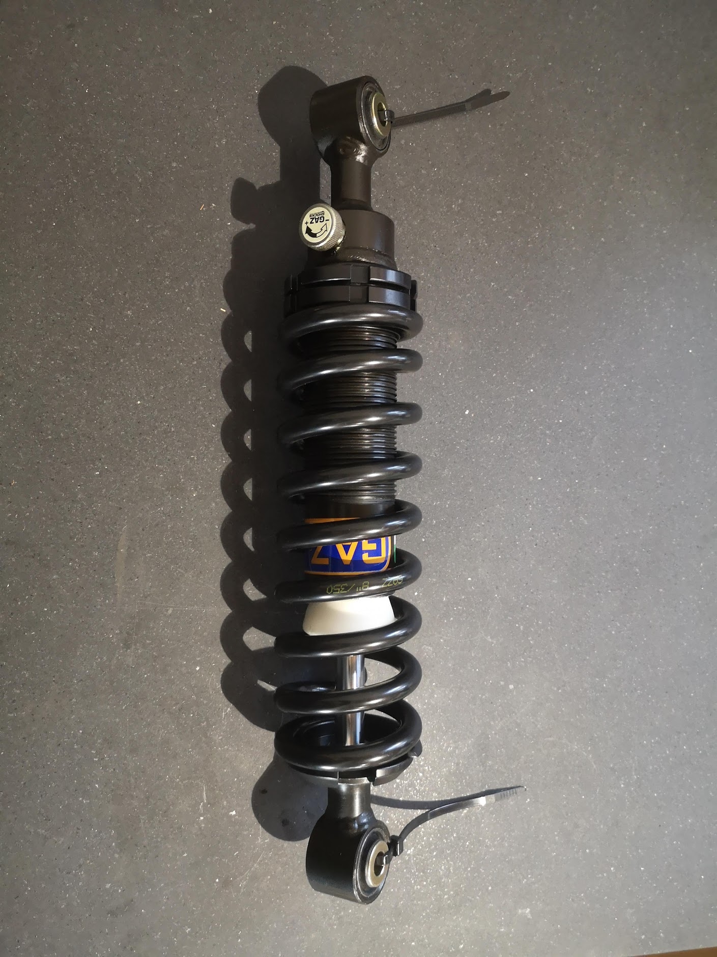 Opel Viva, Magnum and Firenza Gaz vooras Coilover