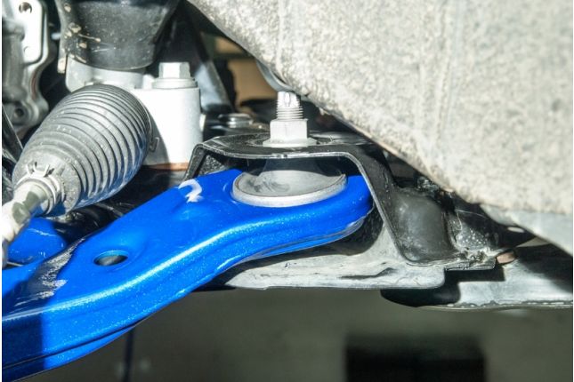 Toyota RAV4 '06 -12 XA30 / '12 - XA40 Alphard '08 -15 ANH2 # / '15-AGH3 # PREVIA '06 - ACR5 # /' 13-AHR2 # LEXUS NZ200T / 300H '14 - AYZ1 # Voor Onder draagarm ( hard rubber) - 2PCS / SET