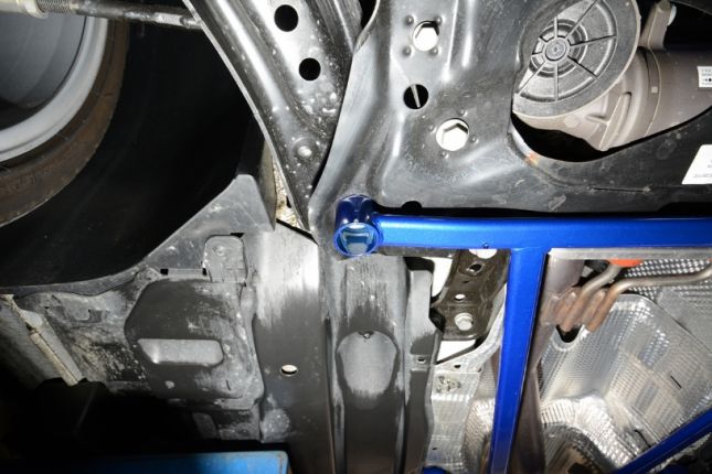 VOLKSWAGEN GOLF '14 - MK7 MID LOW BRACKET - 1PCS / SET