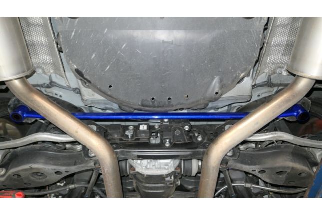 LEXUS IS '13 - XE30 achterste onderste beugel - 1PCS / SET