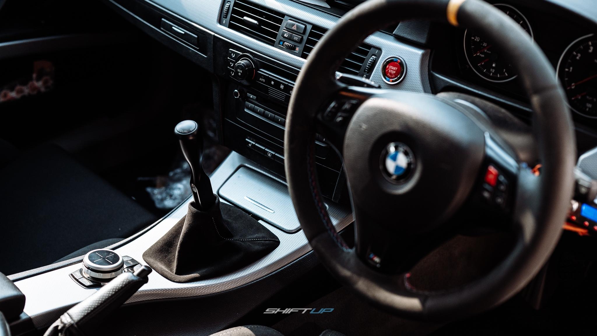 Short shifter BMW E46, E8x, E9x V3 (bolt-on) Self Centring - Black with red button