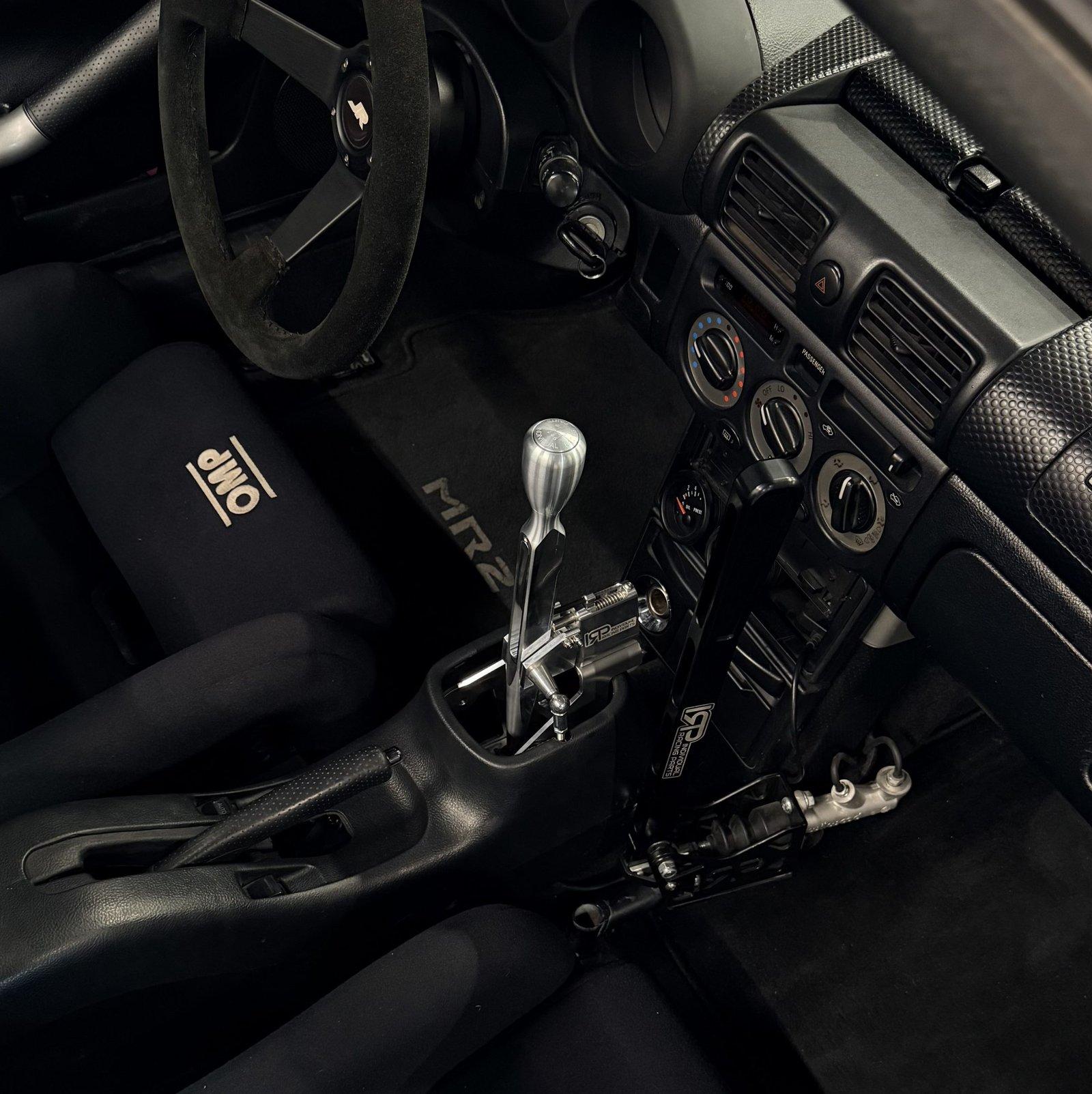 Short shifter Toyota MR2 / MR-S ZZW30 5 – 6 speed gearbox - Black with red button