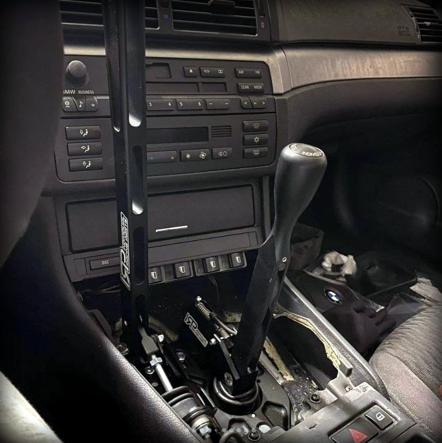 Short shifter BMW E46, E8x, E9x V3 (bolt-on) Self Centring - Black with grey button