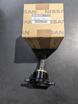 Flange/thru axle Nissan R200 5-hole